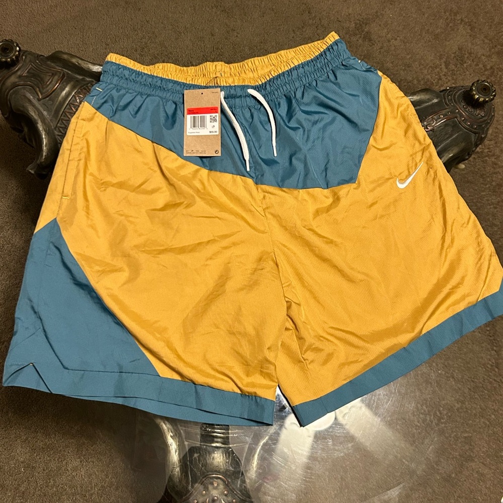 Nike Men's Athletic Shorts in Blue and Gold